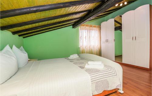 Crno Casa | Five-Bedroom Holiday Home In Zadar