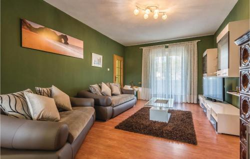Crno Casa | Five-Bedroom Holiday Home In Zadar