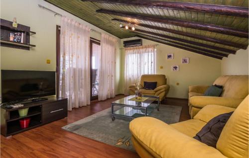 Crno Casa | Five-Bedroom Holiday Home In Zadar