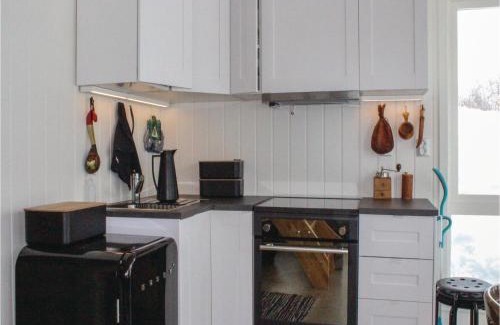 Brekke Casa | Five-Bedroom Holiday Home In Matre