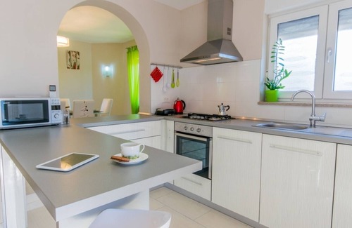 Skatari Villa | ¡Villa de cinco dormitorios con piscina privada y a solo 2 km de Pula y su anfiteatro histórico!
