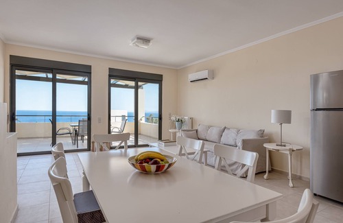 Kontos Casa | Five Bedrooms, 6 Bathrooms House with Communal Pool