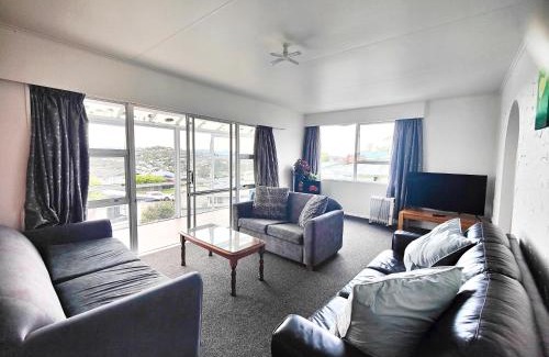 Johnsonville Apartamento | five bedrooms and two living rooms property in Johnsonville Wellington