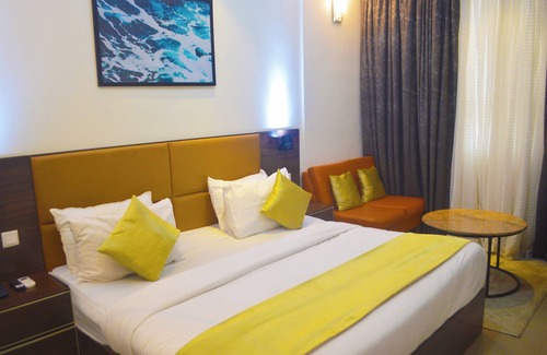 Lekki Hotel | Five Clover Inn Abijo