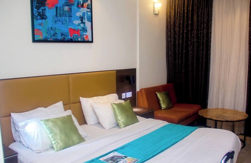 Lekki Hotel | Five Clover Inn Abijo