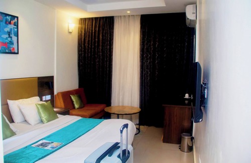 Lekki Hotel | Five Clover Inn Abijo