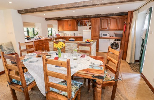 Elkstone Cabaña | Five Mile House Barn, CIRENCESTER