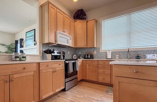 Cape Charles Casa | Five Minute Walk to the Beach Sleeps 11