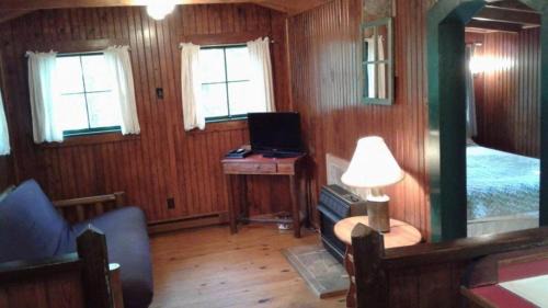 Hot Springs Casa | Five Points Lake Hamilton Cabin 3