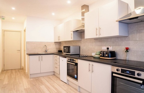 Sutton Central Apartamento | Five star boutique studio apartment.