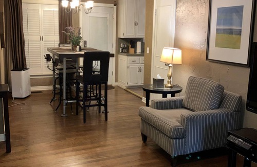 Central Oklahoma City Casa | Propiedad de cinco estrellas Okc! 3 camas con una ubicación céntrica / para invitados fuera de casa y Vrbo