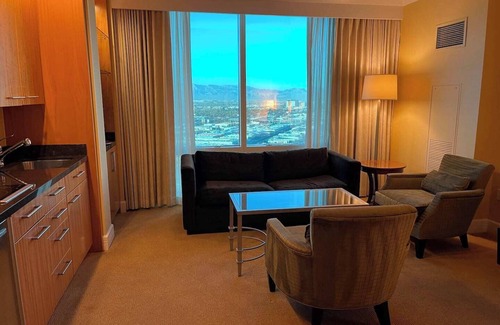 Las Vegas Condominio | Five Star Trump Hotel No Resort and Cleaning Fees