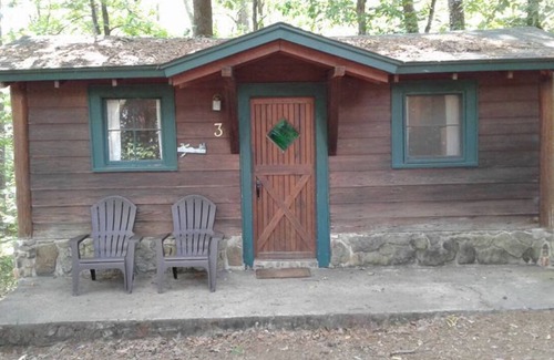 Hot Springs Cabina | FIVE POINTS~LAKE HAMILTON: Cabin#3 ~ 1BR w/Queen Bed, Futon in LR, Full Kitchen, Breakfast "Fixins" Provided, Jetted Tub