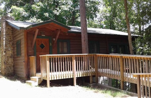 Hot Springs Cabina | FIVE POINTS~LAKE HAMILTON: Cabin#B ~ 1BR w/2 Queen Beds, Futon in LR, Full Kitchen, Breakfast "Fixins" Provided, Handicap Accessible w/Wheelchair Ramp