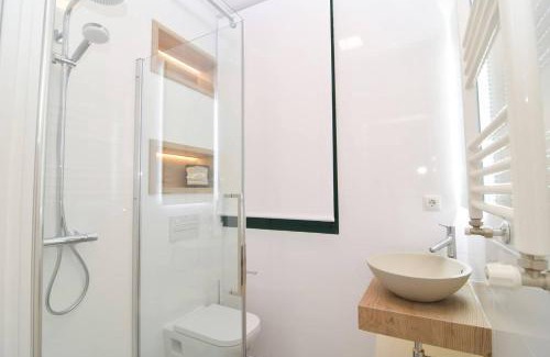 Barrio de La Latina Apartamento | Five Windows to La Latina by Batuecas