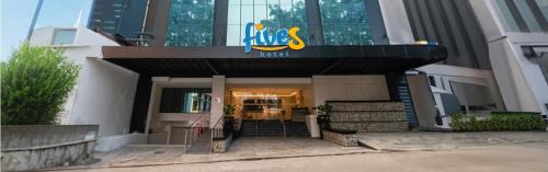 Central District Hotel | Fives Hotel Meldrum