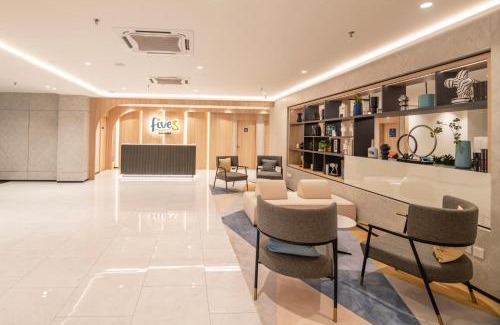 Central District Hotel | Fives Hotel Meldrum