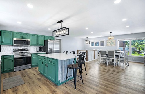 Camdenton Casa | FiveStar Homestead | Ozark Waterfront Living for 8 w/ Private Dock!