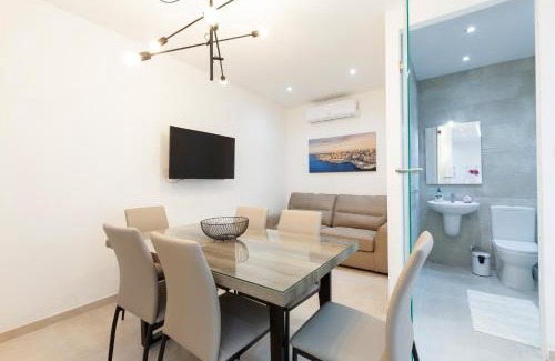 Floriana Apartamento | FL56 - New 3storey House - private entrance & roof