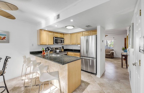 New Smyrna Beach Condominio | Flagler Ave Condo Walk to Beach & Shops