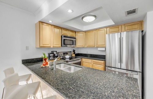 New Smyrna Beach Condominio | Flagler Ave Condo Walk to Beach & Shops