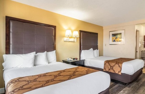 Flagstaff Hotel | Flagstaff Retreat | Three Relaxing Rooms Perfect For Family Stay | Free Parking