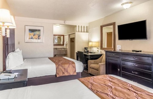 Flagstaff Hotel | Flagstaff Retreat | Three Relaxing Rooms Perfect For Family Stay | Free Parking