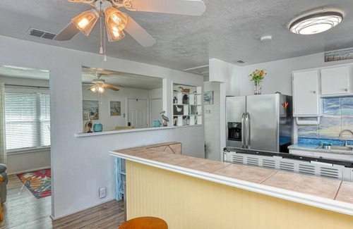 Aransas Pass Cabaña | Flam Buoy! 2/1 cottage w fire pit/giant checkers
