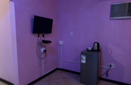 Esikhawini H Cama Y Desayuno | Flamingo B&B