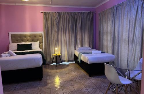 Esikhawini H Cama Y Desayuno | Flamingo B&B