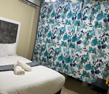 Esikhawini H Cama Y Desayuno | Flamingo B&B