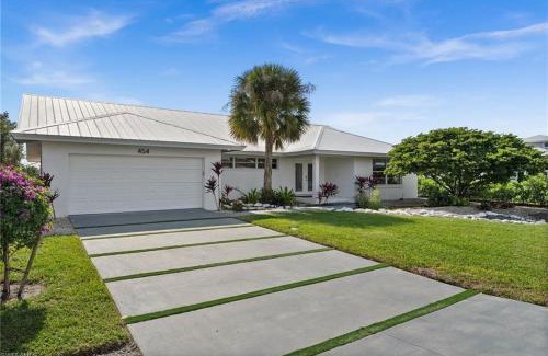 Vanderbilt Beach Casa | Flamingo Beach House - Water Lot - Canal View