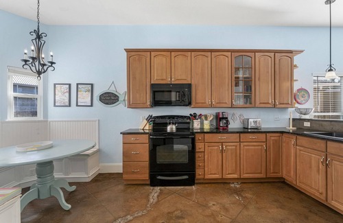 Avalon Beach Estates Casa | Flamingo Cove Beach House - Private Pool, Pet Friendly, Pickleball, Sleeps 12