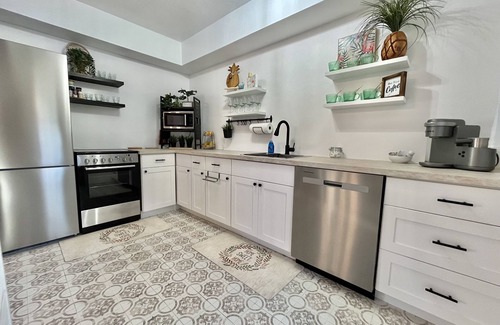 Fort Pierce Casa | Flamingo Inn, Just minutes from Downtown, Markets, Restaurants & Beaches