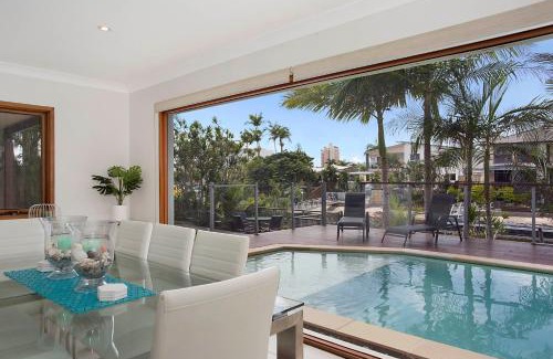 Broadbeach Waters Casa | Flamingo Key