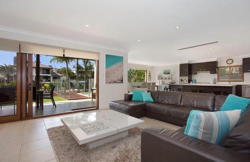 Broadbeach Waters Casa | Flamingo Key