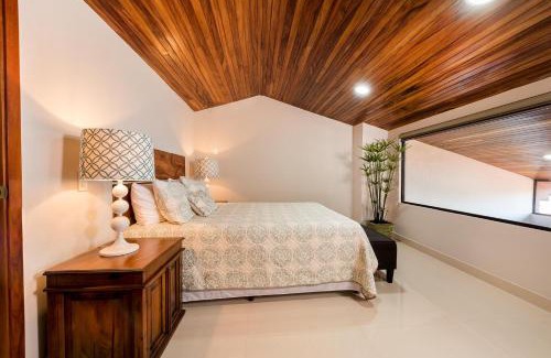 Playa Flamingo Apartamento | Flamingo Marina Cove 617- Oceanfront 3 Bedroom Condo