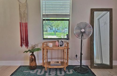 Edgewood Casa | Flamingo Place - One block to Lauderdale Marine Center - 3 bedroom - 2 bath - King bed