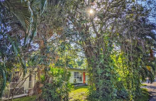 Edgewood Casa | Flamingo Place - One block to Lauderdale Marine Center - 3 bedroom - 2 bath - King bed