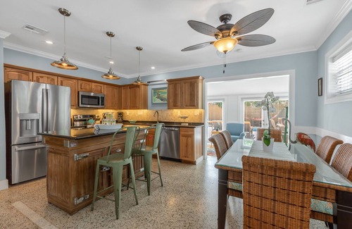 Midtown Casa | FLAMINGO ROSE ~ Midtown 3 Bedroom, 2 Bathroom Home w/ Pool & Parking!