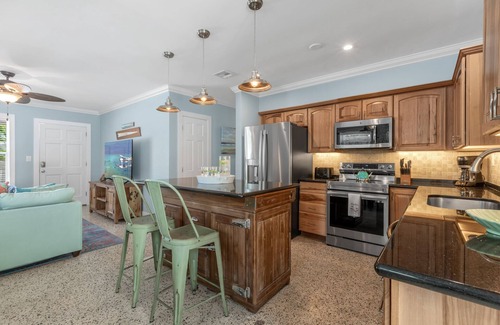 Midtown Casa | FLAMINGO ROSE ~ Midtown 3 Bedroom, 2 Bathroom Home w/ Pool & Parking!
