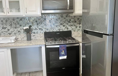 West Gate Hills Apartamento | 🔥 Flash Sale! Modern Getaway – Book Now & Save!