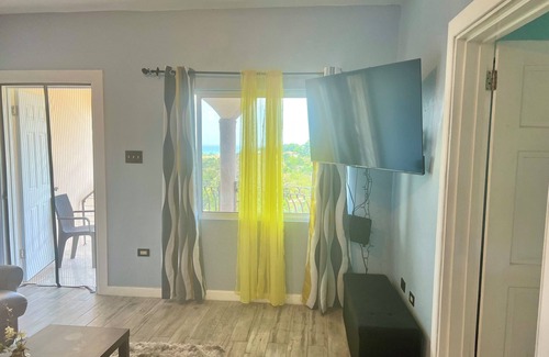 West Gate Hills Apartamento | 🔥 Flash Sale! Modern Getaway – Book Now & Save!
