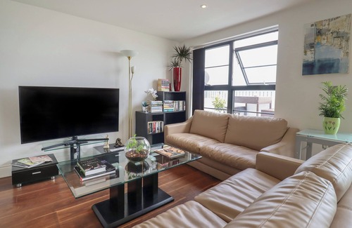 Holland-On-Sea Cabaña | FLAT 10, family friendly, country holiday cottage in Holland-On-Sea