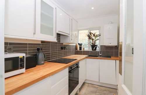 Cheltenham Cabaña | FLAT 2 BATTLEDOWN GRANGE, family friendly in Cheltenham