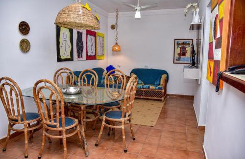 Morro do Maluf Apartamento | Flat c varanda na Praia de Pitangueiras-Guaruja SP