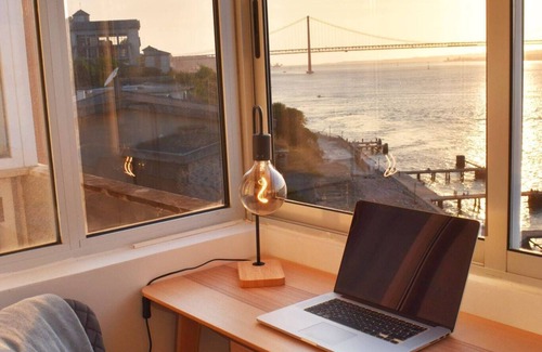 Cacilhas Apartamento | Flat in Cacilhas – Lisbon Stunning River views