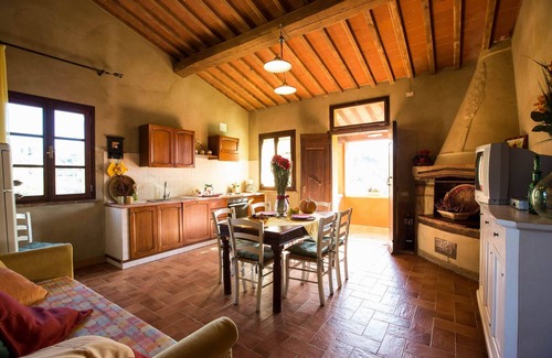 Lari Apartamento | Flat in Lari, A/C, terrace, pool, restaurant, Wi-Fi, close to the village, ne