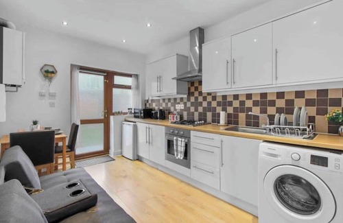 Redbridge Apartamento | Flat in London, 1 min Walk to Station Central Line