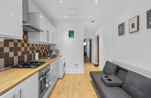 Redbridge Apartamento | Flat in London, 1 min Walk to Station Central Line